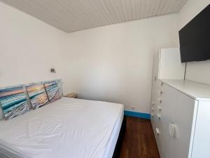 Postel nebo postele na pokoji v ubytování Maison rénovée 4 pers – Cour fermée et parking - FR-1-197-632