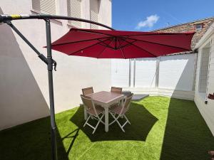 Fotografie z fotogalerie ubytování Maison rénovée 4 pers – Cour fermée et parking - FR-1-197-632 v destinaci Les Sables-dʼOlonne + 6 fotografií