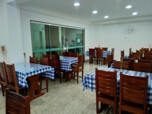 Restoran atau tempat lain untuk makan di Atrius Hotel