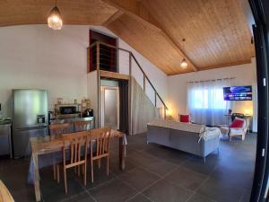 Khu vực ghế ngồi tại Villa spacieuse à Grand Coude avec accès PMR - FR-1-786-52