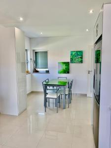 Una cocina o cocineta en Vila orada lola