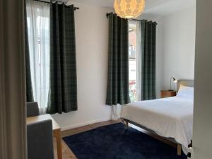 Posteľ alebo postele v izbe v ubytovaní Le Douet Fleury - Chambre d'Hôtes et Gîtes