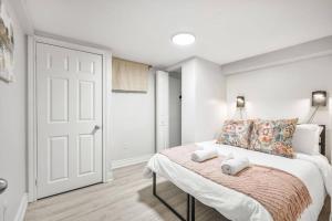Ảnh trong thư viện ảnh của Comfy 2BR Apt near Beach and Downtown Free Parking ở Oshawa