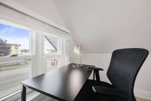Gallery image of 2BR Apt Mins from Beach and Downtown Free Parking in Oshawa