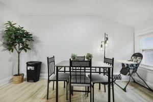 Gallery image of 2BR Apt Mins from Beach and Downtown Free Parking in Oshawa