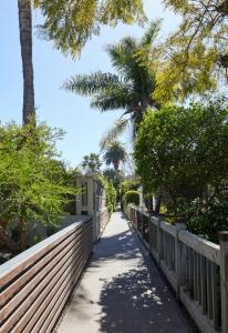 Architectural Walk Street Home Venice Elegance, Los Angeles (updated prices 2025)