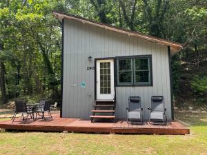 Gallery image of The Holler Cabin in Eureka Springs