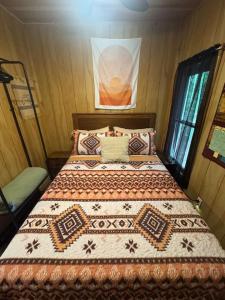 Gallery image of The Holler Cabin in Eureka Springs +20 photos