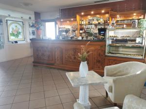 Lounge nebo bar v ubytování Hotel Montallegro