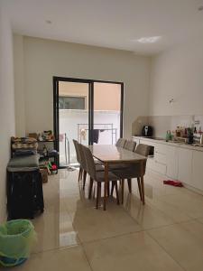 Dapur atau dapur kecil di Story Home - Up to 8 Guests