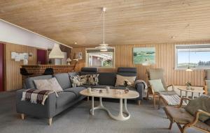 Posezení v ubytování Holiday Home Gulspurvevænget Xii