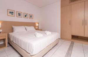 Een bed of bedden in een kamer bij Pal Beach