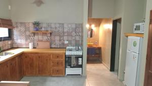 Kuchyň nebo kuchyňský kout v ubytování Cabañas Kangarú