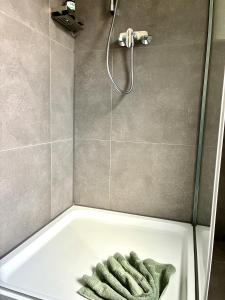 Ένα μπάνιο στο LYMA Suites - Apartment S66