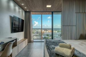 Μια τηλεόραση ή/και κέντρο ψυχαγωγίας στο Edifício New Time Apto 1215-Mandi Hospitalidade