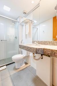Um banheiro em Allia Gran Pampulha Suites