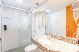 Um banheiro em Allia Gran Pampulha Suites