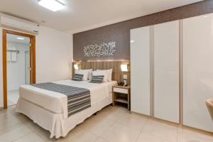 Cama ou camas em um quarto em Allia Gran Pampulha Suites