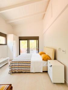 En eller flere senge i et værelse på eucalyptus--top floor beachfront apartment