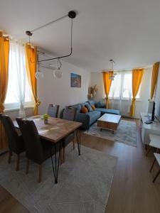 Χώρος καθιστικού στο Sarajevo Apartment AMAJE - free parking