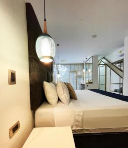 Ένα ή περισσότερα κρεβάτια σε δωμάτιο στο Lleras Park Loft +35 φωτογραφίες
