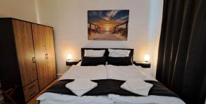 a bedroom with a bed with a painting on the wall at Beletage Cologne in Cologne +14 photos