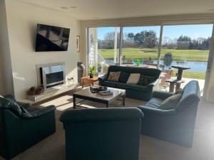 Ruang duduk di Clearwater Golf Resort - Entire Luxury Home