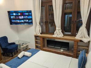 a bedroom with a fireplace and a tv at Ultra-central apartment in the Dauerbach Palace in Timişoara
