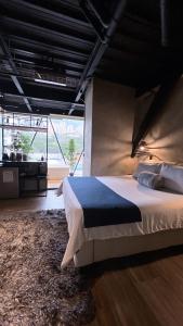 Ένα ή περισσότερα κρεβάτια σε δωμάτιο στο Lleras Park Loft