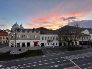 O vedere generală la munți sau o vedere la munte luată de la acest apartament