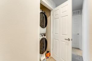 a laundry room with two washer and dryer at Golf, Hike and Explore Family Retreat in Denver in Altura