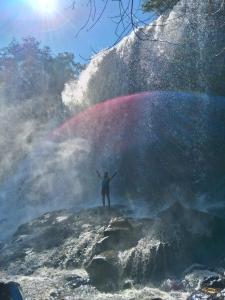 a person standing on a rock with their arms up at Estancia Rubi in Uberlândia +7 photos