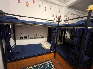 Ένα ή περισσότερα κρεβάτια σε δωμάτιο στο Spiritual Backpackers