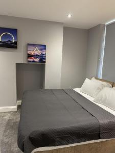 a bedroom with a bed and a large window at Chic Maidstone getaway in Maidstone +4 photos
