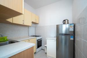 Kuchyň nebo kuchyňský kout v ubytování Apartments by the sea Metajna, Pag - 6395