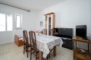 TV a/nebo společenská místnost v ubytování Apartments by the sea Metajna, Pag - 6395