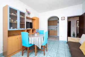 Kuchyň nebo kuchyňský kout v ubytování Apartments by the sea Metajna, Pag - 6395