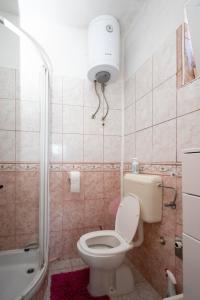 Koupelna v ubytování Apartments by the sea Metajna, Pag - 6395