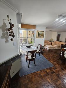 Posezení v ubytování Departamento Cordoba temporal frente a Patio Olmos