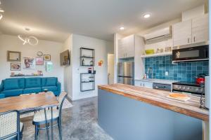 Η κουζίνα ή μικρή κουζίνα στο Modern Flat Perfect Location 2BR - Sleeps 4