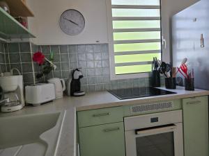 Cuisine ou kitchenette dans l'établissement L'Oiseau de Paradis - Vue Mer Panoramique