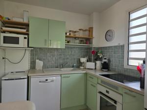 Cuisine ou kitchenette dans l'établissement L'Oiseau de Paradis - Vue Mer Panoramique