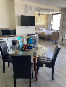 TV/trung tâm giải trí tại Lovely APT AC, Free Parking, Ocean View