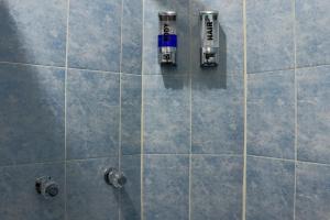 an overhead view of a shower with tiled walls at Comodo depa vacacional in Mazatlán +20 photos
