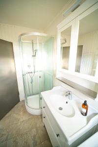 Koupelna v ubytování North Inn - Guesthouse and Cabin + 50 fotografií