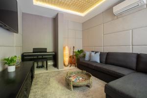 Et opholdsområde på 4BR Villa Private Pool Free Breakfast