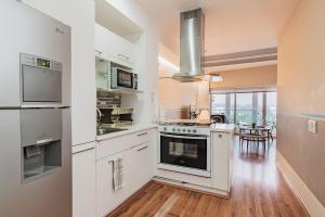 Kuchyň nebo kuchyňský kout v ubytování TOP VIEW PENTHOUSE Private Rooftop, Wi-Fi 500Mbps, Air Conditioning, Grill, Pool and Gym