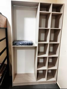 a closet with empty shelves in a room at Departamento Parana 2 in Posadas