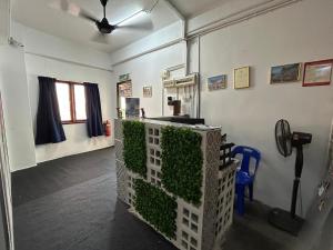 a room with a green wall in a room at Vintage Inn Jonker Walk Melaka in Melaka +39 photos