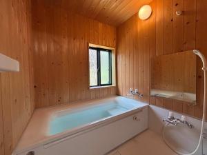 Ένα μπάνιο στο TAKAYAMA BASE 群馬県高山村 - ロックハート城や中山史跡まで15分以内 庭付き1棟貸切 無料Wi-Fiや駐車場あり +40 φωτογραφίες